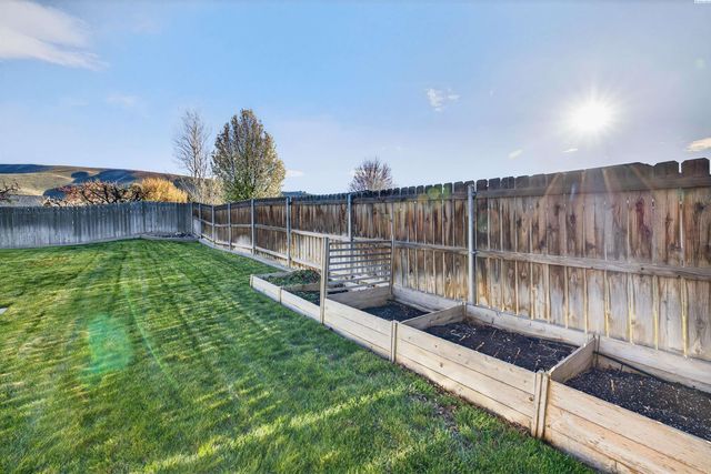 1005 Moonstone Ct, Richland, WA 99352