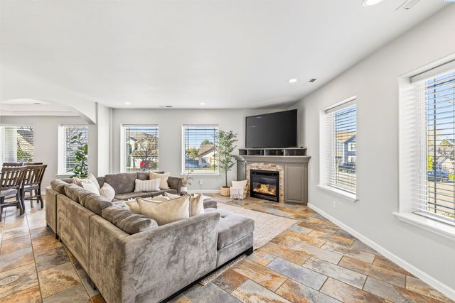 1005 Moonstone Ct, Richland, WA 99352