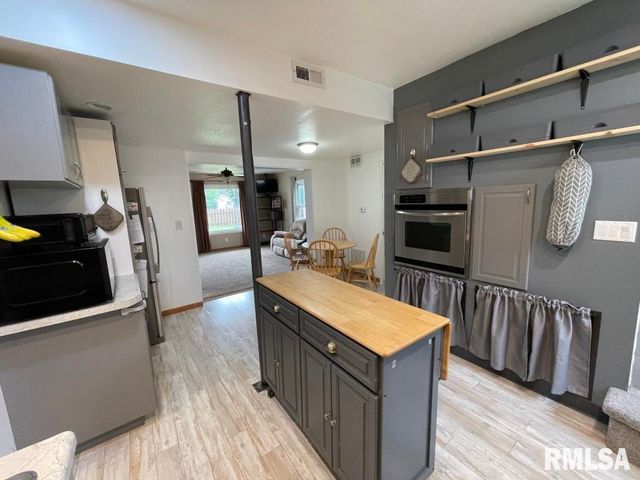 2512 W LAURA Avenue, West Peoria, IL 61604
