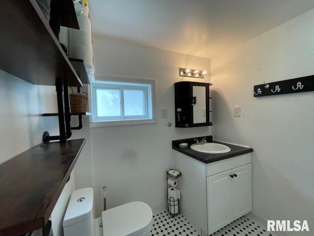 2512 W LAURA Avenue, West Peoria, IL 61604