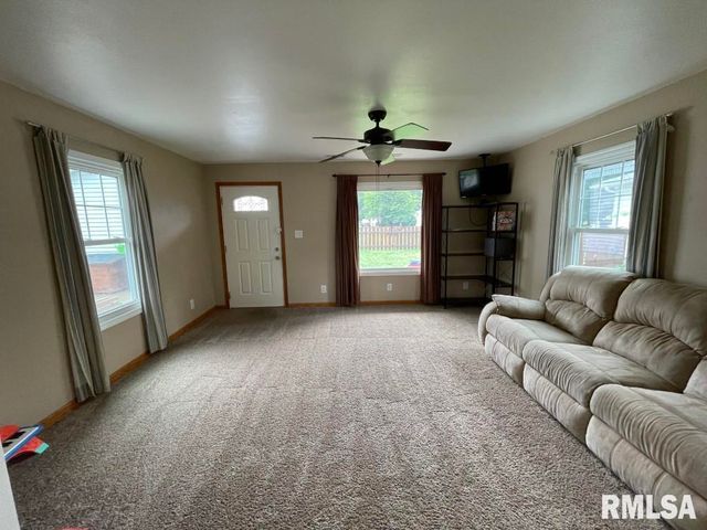 2512 W LAURA Avenue, West Peoria, IL 61604