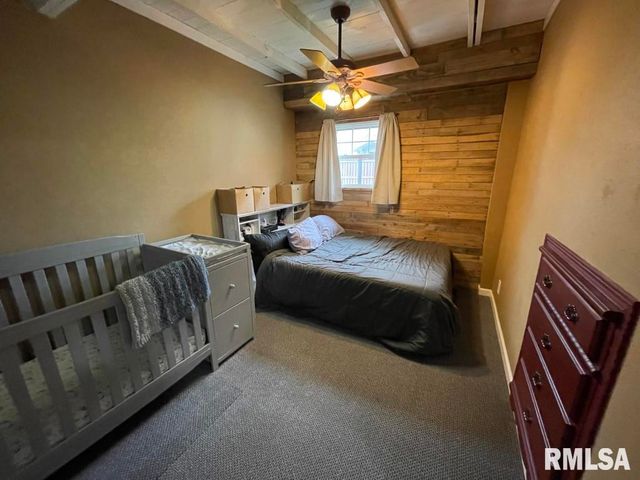 2512 W LAURA Avenue, West Peoria, IL 61604