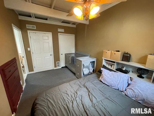 2512 W LAURA Avenue, West Peoria, IL 61604