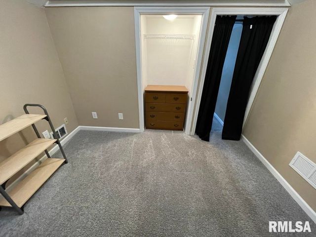 2512 W LAURA Avenue, West Peoria, IL 61604