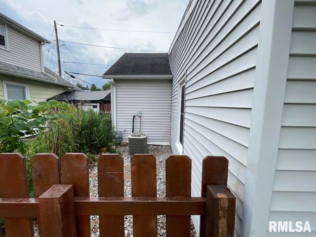 2512 W LAURA Avenue, West Peoria, IL 61604