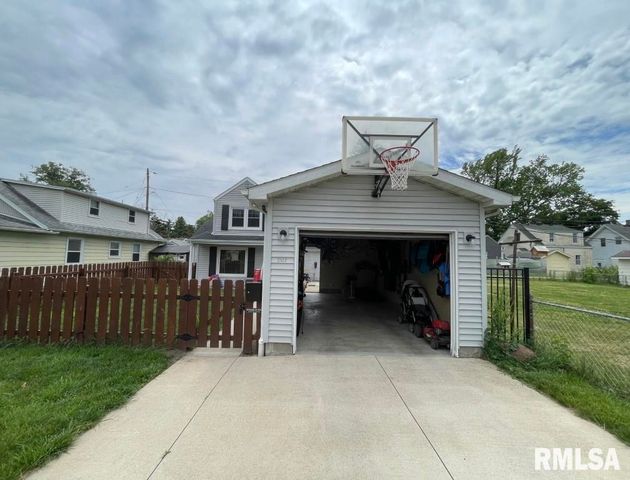 2512 W LAURA Avenue, West Peoria, IL 61604