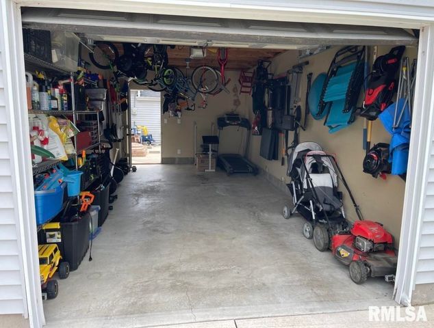 2512 W LAURA Avenue, West Peoria, IL 61604