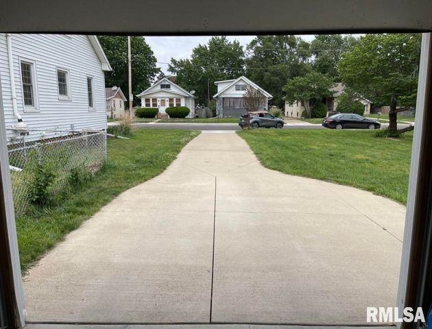 2512 W LAURA Avenue, West Peoria, IL 61604