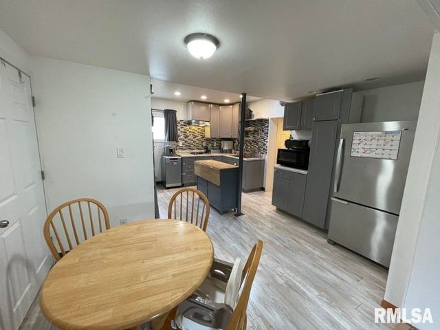 2512 W LAURA Avenue, West Peoria, IL 61604