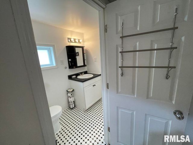 2512 W LAURA Avenue, West Peoria, IL 61604