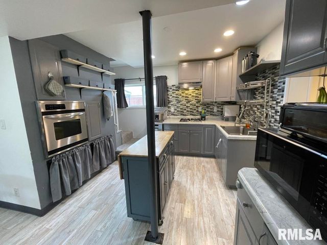 2512 W LAURA Avenue, West Peoria, IL 61604
