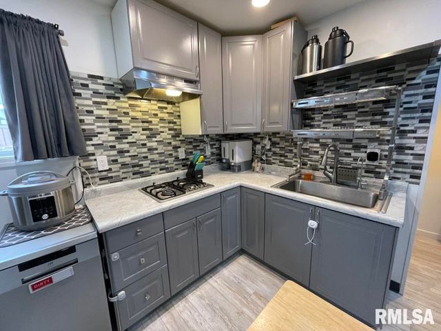 2512 W LAURA Avenue, West Peoria, IL 61604