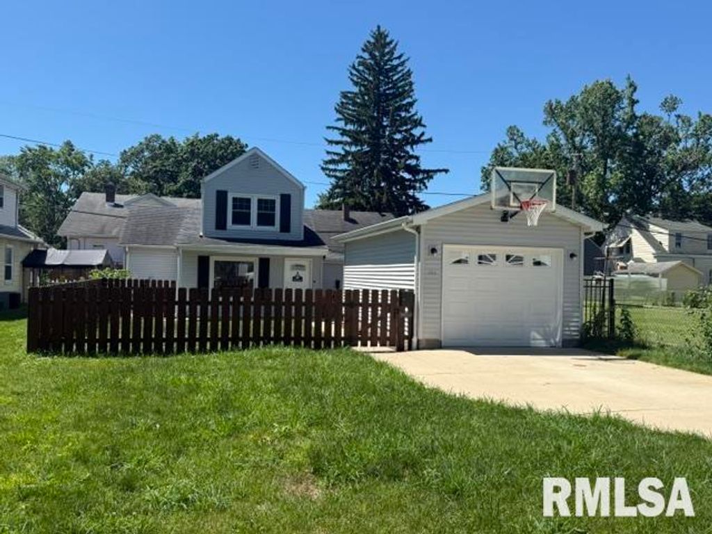 2512 W LAURA Avenue, West Peoria, IL 61604