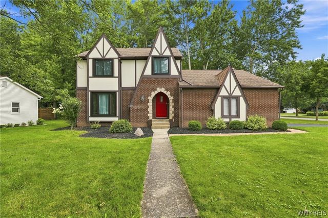 85 Moorgate Court, Amherst, NY 14051