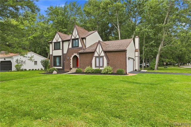 85 Moorgate Court, Amherst, NY 14051