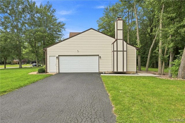 85 Moorgate Court, Amherst, NY 14051