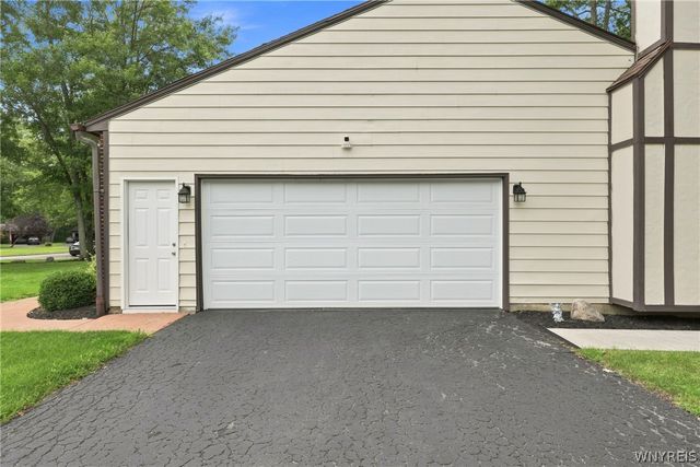 85 Moorgate Court, Amherst, NY 14051