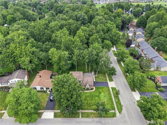 85 Moorgate Court, Amherst, NY 14051