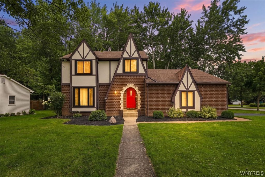85 Moorgate Court, Amherst, NY 14051