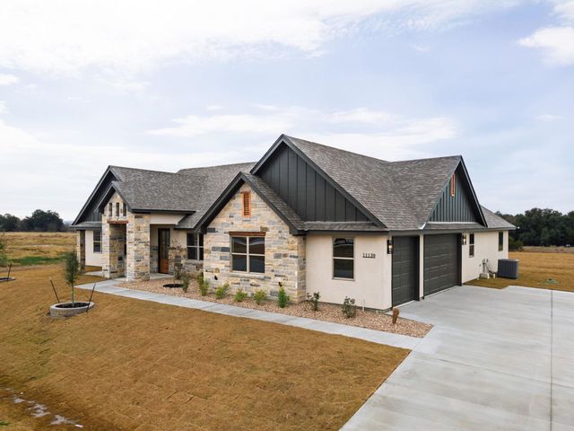 11139 Golden Eagle Ave, Salado, TX 76571