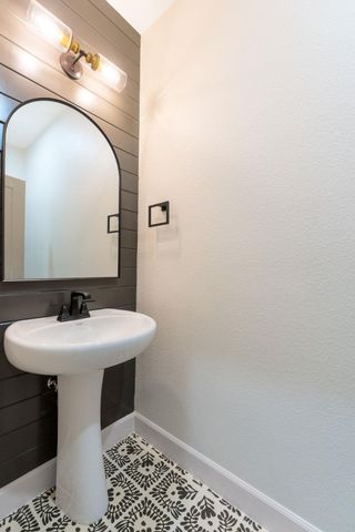 11139 Golden Eagle Ave, Salado, TX 76571