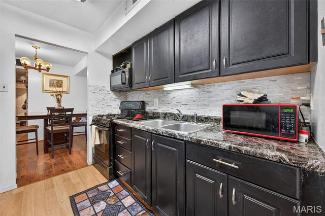 11151 Whispering Oaks Drive, St Louis, MO 63136