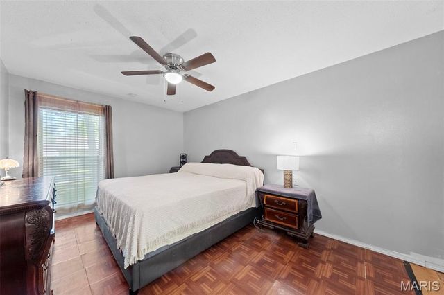 11151 Whispering Oaks Drive, St Louis, MO 63136