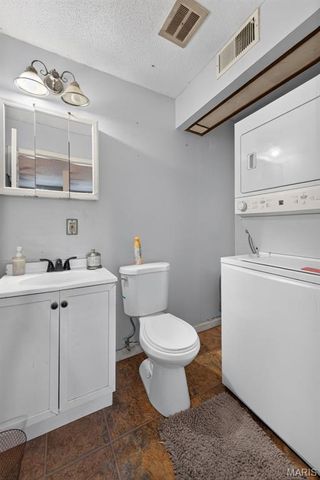 11151 Whispering Oaks Drive, St Louis, MO 63136