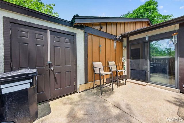 11151 Whispering Oaks Drive, St Louis, MO 63136