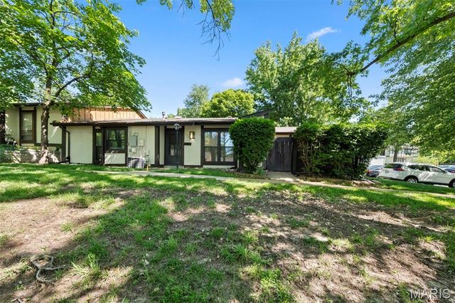 11151 Whispering Oaks Drive, St Louis, MO 63136