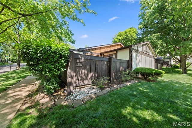 11151 Whispering Oaks Drive, St Louis, MO 63136