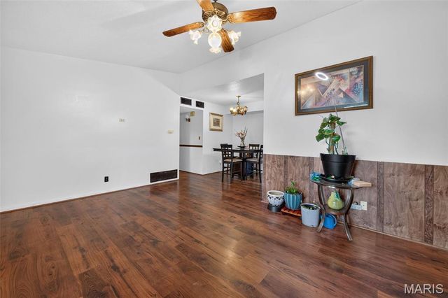 11151 Whispering Oaks Drive, St Louis, MO 63136