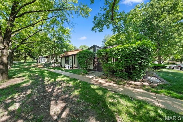11151 Whispering Oaks Drive, St Louis, MO 63136