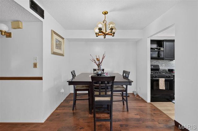 11151 Whispering Oaks Drive, St Louis, MO 63136