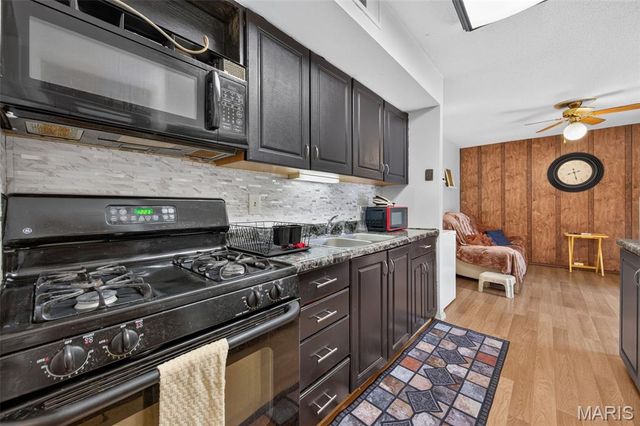 11151 Whispering Oaks Drive, St Louis, MO 63136