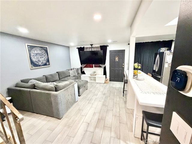 15555 Nordhoff 10, North Hills, CA 91343