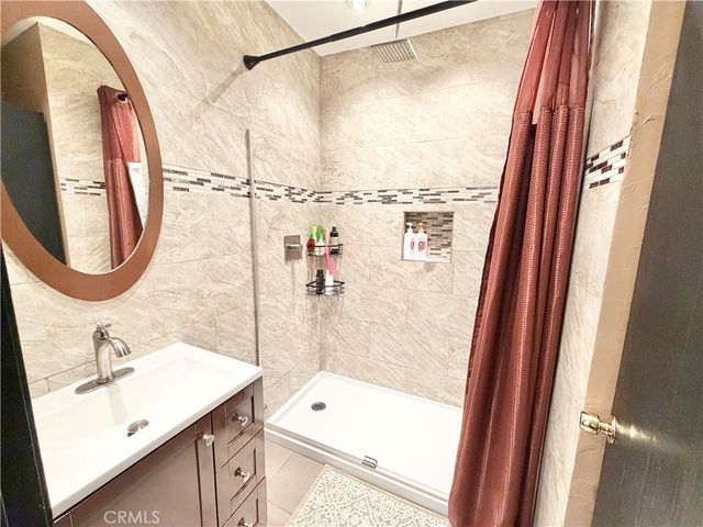 15555 Nordhoff 10, North Hills, CA 91343