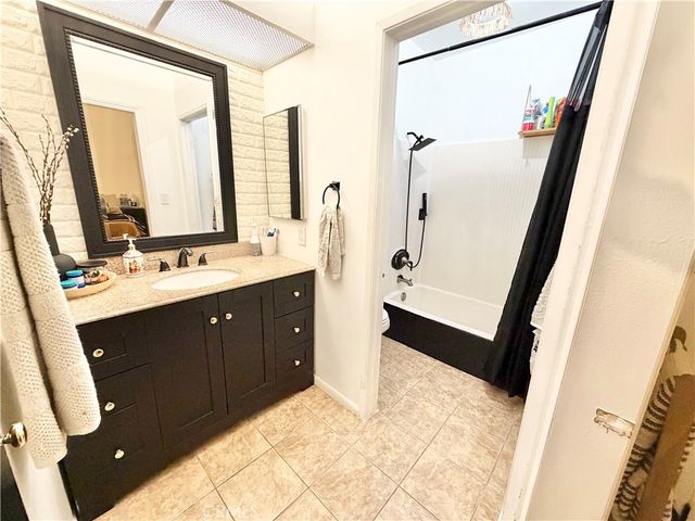 15555 Nordhoff 10, North Hills, CA 91343