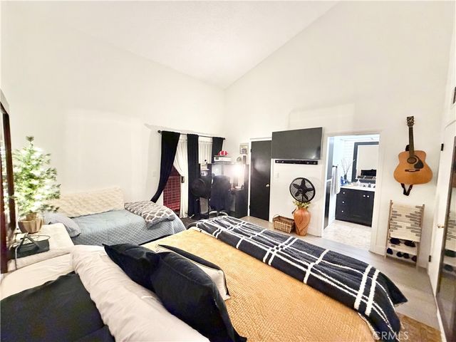 15555 Nordhoff 10, North Hills, CA 91343