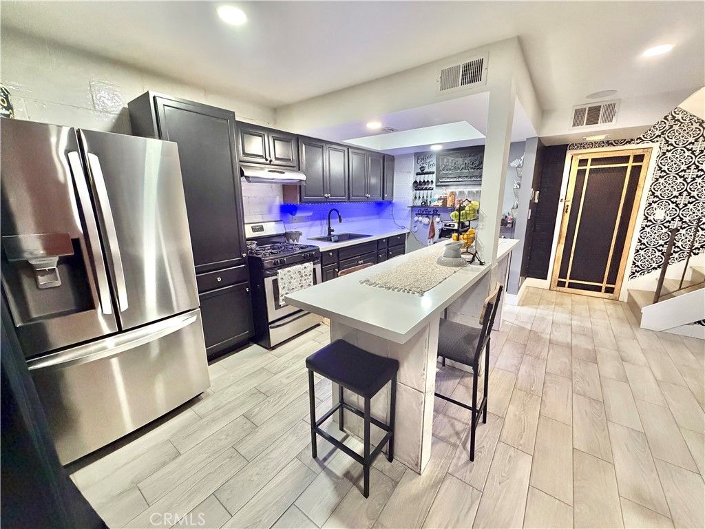 15555 Nordhoff 10, North Hills, CA 91343