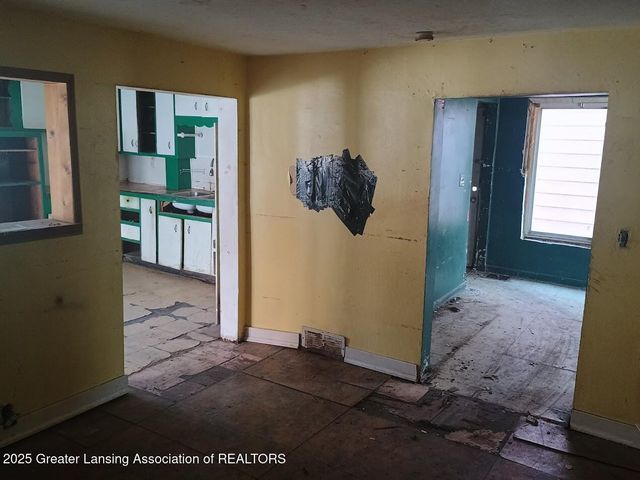 1320 Glenrose Avenue, Lansing, MI 48915