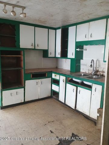 1320 Glenrose Avenue, Lansing, MI 48915