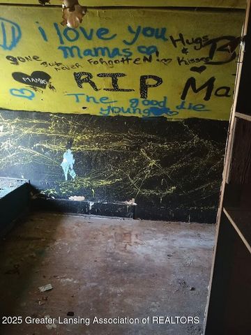 1320 Glenrose Avenue, Lansing, MI 48915