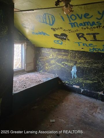 1320 Glenrose Avenue, Lansing, MI 48915