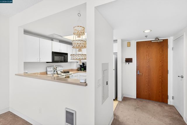 988 Franklin St 707, Oakland, CA 94607