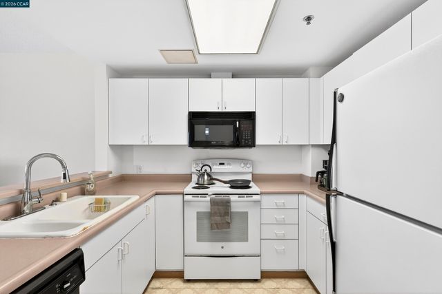 988 Franklin St 707, Oakland, CA 94607