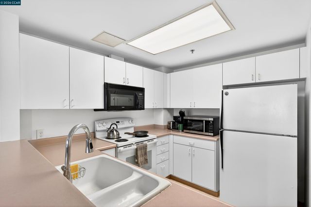 988 Franklin St 707, Oakland, CA 94607