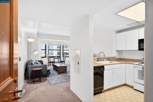 988 Franklin St 707, Oakland, CA 94607