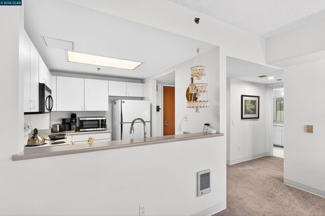 988 Franklin St 707, Oakland, CA 94607