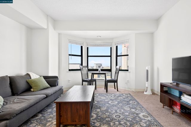 988 Franklin St 707, Oakland, CA 94607